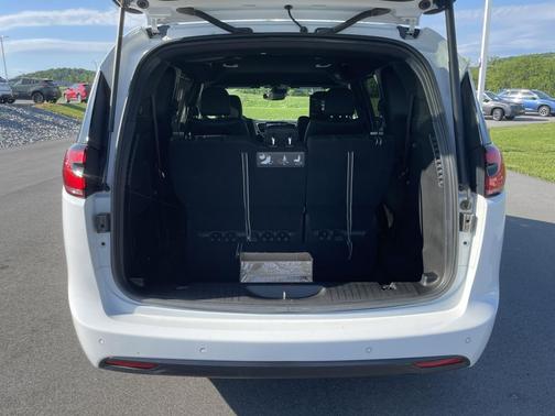Bright White Clearcoat 2021 Chrysler Pacifica Touring L