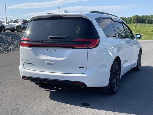 Bright White Clearcoat 2021 Chrysler Pacifica Touring L