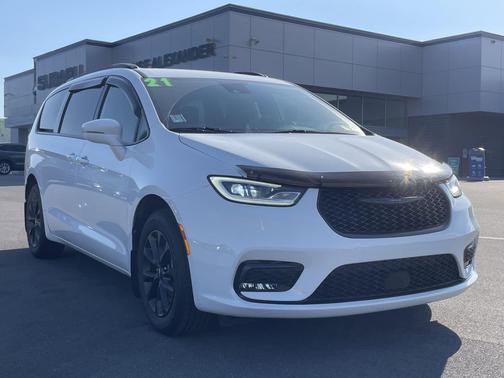 Bright White Clearcoat 2021 Chrysler Pacifica Touring L