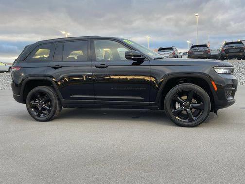 2022 Jeep Grand Cherokee Altitude