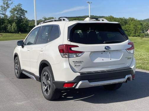 Crystal White Pearl 2023 Subaru Forester Touring