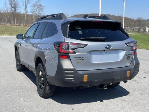 Ice Silver Metallic 2022 Subaru Outback Wilderness