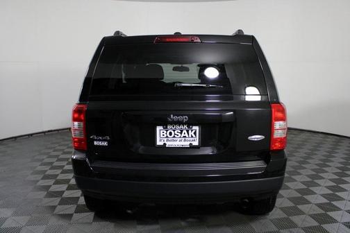 Photo 4 of 35 of 2015 Jeep Patriot High Altitude