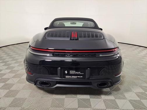 2025 Porsche 911 Carrera