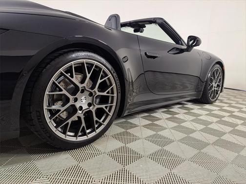 2025 Porsche 911 Carrera