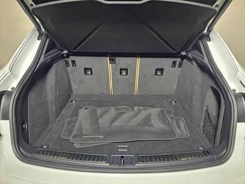 2021 Porsche Macan Base