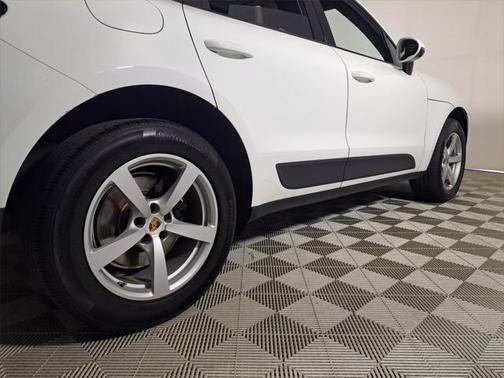 2021 Porsche Macan Base