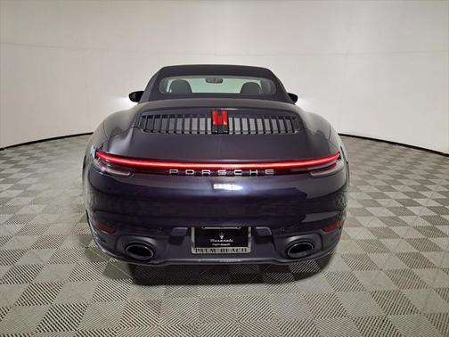 2020 Porsche 911 Carrera