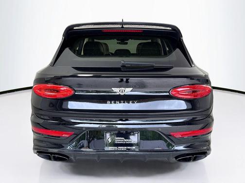 Beluga 2021 Bentley Bentayga V8