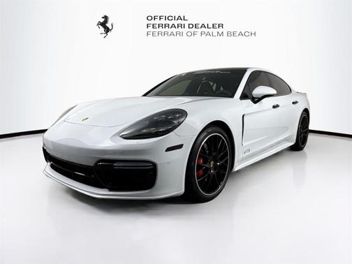 2019 Porsche Panamera GTS