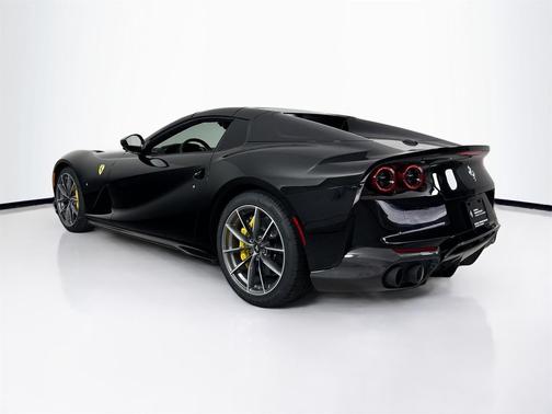 2021 Ferrari 812 GTS 