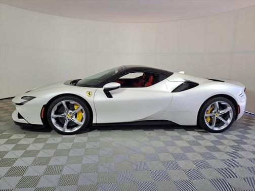 2024 Ferrari SF90 Spider Base