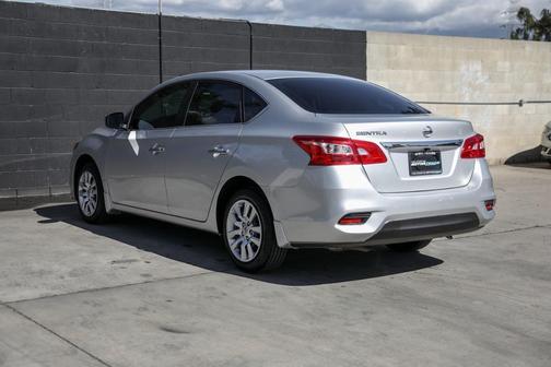 Photo 4 of 28 of 2017 Nissan Sentra S