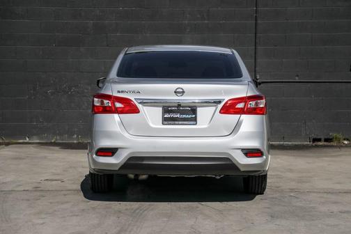 Photo 5 of 28 of 2017 Nissan Sentra S