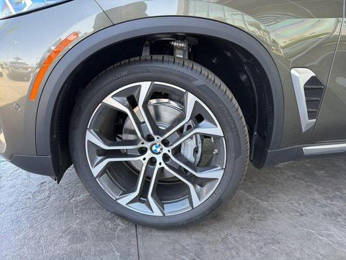 Manhattan Green Metallic 2026 BMW X5 sDrive40i