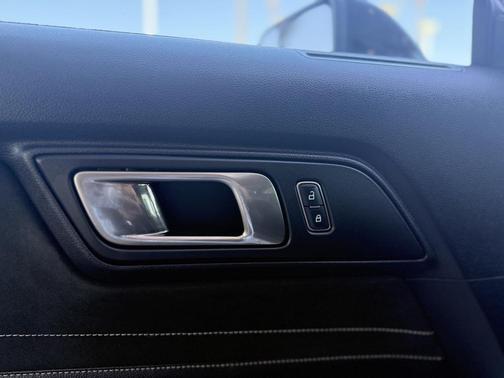 2016 Ford Shelby GT350 Base