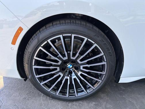 Alpine White 2026 BMW i7 xDrive60