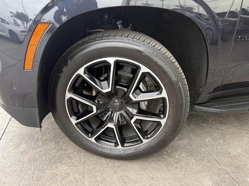 2025 Chevrolet Suburban RST