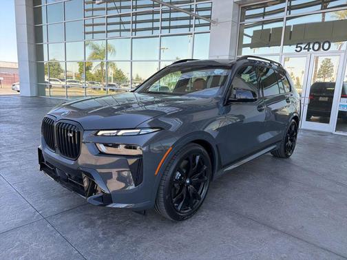 Dravit Grey Metallic 2027 BMW X7 M60i