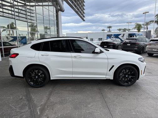 2025 BMW X4 xDrive30i