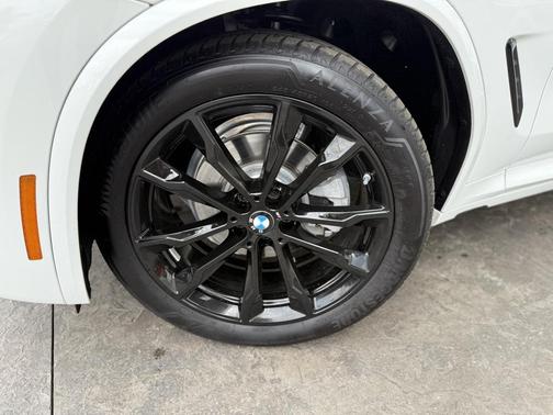 2025 BMW X4 xDrive30i