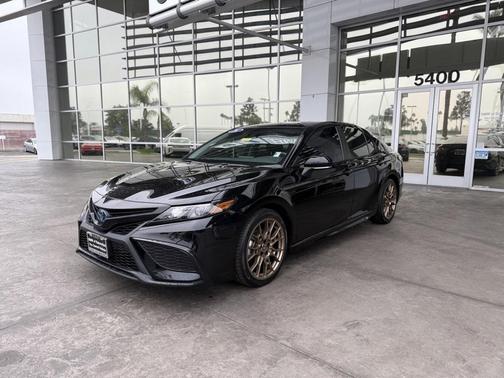 2024 Toyota Camry Hybrid SE