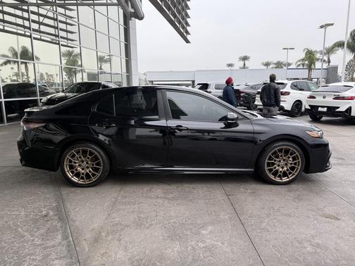 2024 Toyota Camry Hybrid SE