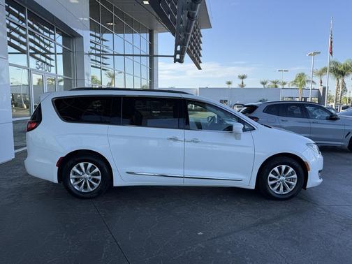 2018 Chrysler Pacifica Touring-L