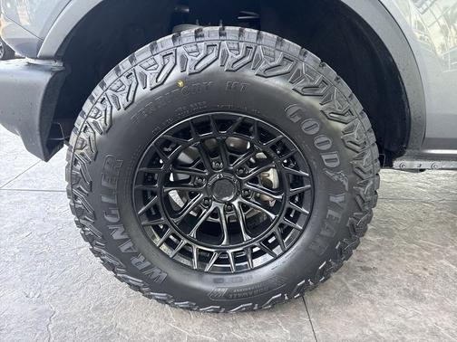 Carbonized Gray Metallic 2024 Ford Bronco Big Bend