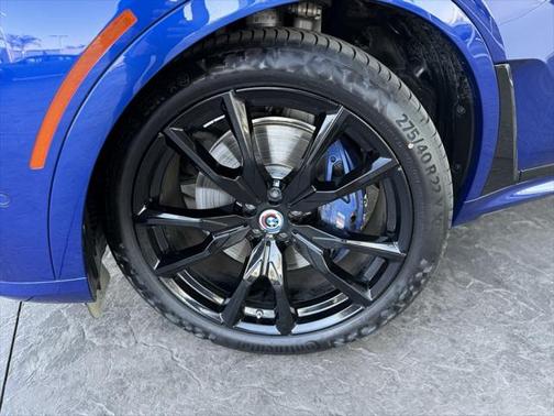 2023 BMW X7 M60i