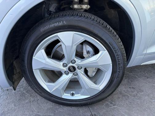 Florett Silver Metallic 2023 Audi Q5 Sportback 45 S line Premium Plus
