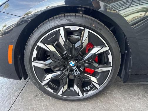 Black Sapphire Metallic 2027 BMW i5 eDrive40