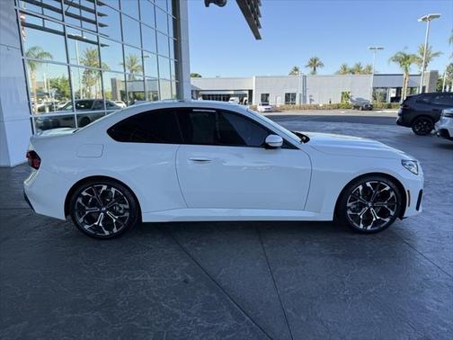 2025 BMW 230 i