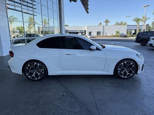 2025 BMW 230 i