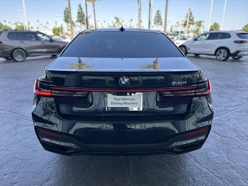 2022 BMW 740 i