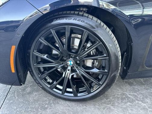 2022 BMW 740 i