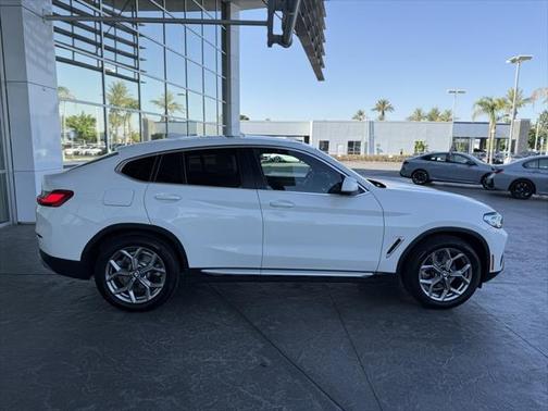 2023 BMW X4 xDrive30i