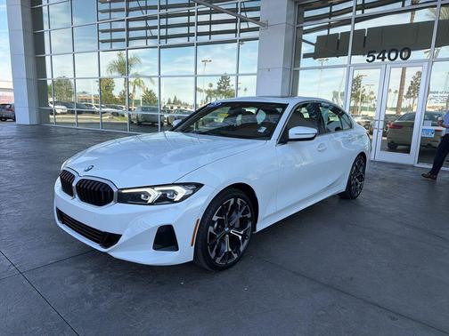 Alpine White 2025 BMW 330 330i