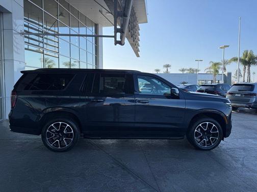 2025 Chevrolet Suburban RST