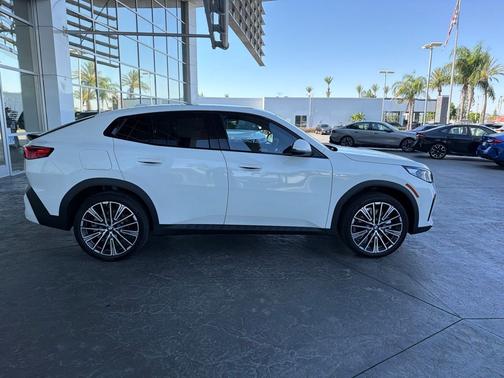 Alpine White 2026 BMW X2 xDrive28i