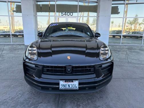 Jet Black Metallic 2024 Porsche Macan Base