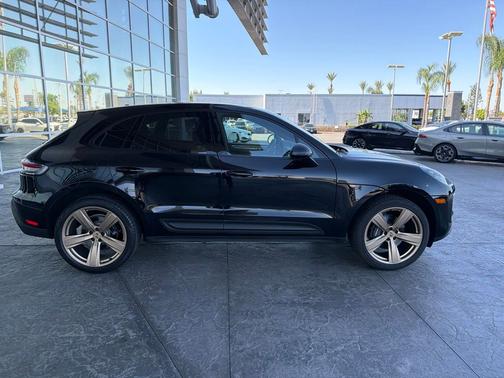 Jet Black Metallic 2024 Porsche Macan Base