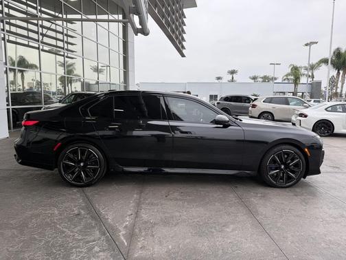 2025 BMW 760 xDrive