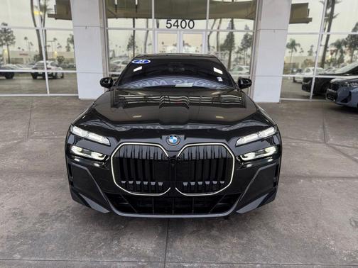 2025 BMW 760 xDrive