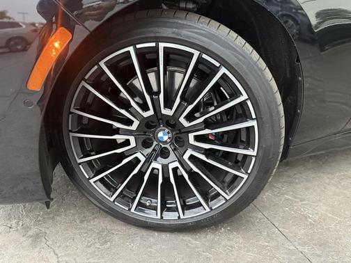 2025 BMW 760 xDrive