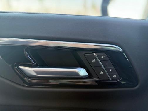 2025 Chevrolet Suburban RST