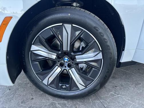 2026 BMW iX xDrive60