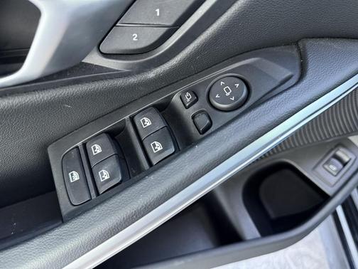 2025 BMW 330 i xDrive