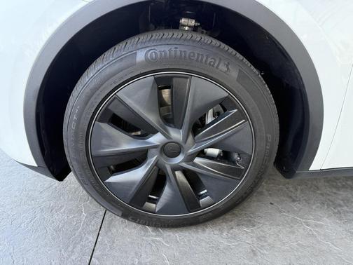 2024 Tesla Model Y Standard Range