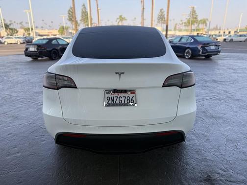 2024 Tesla Model Y Standard Range